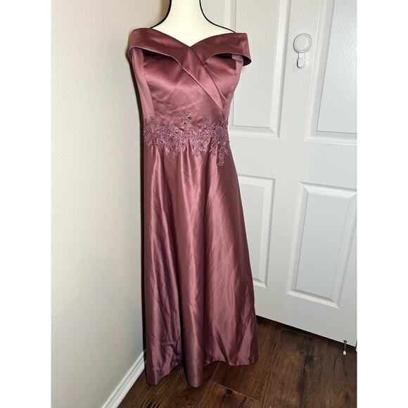 David's Bridal 22W Oleg Cassini A-Line Formal Dress - Picture 13 of 16